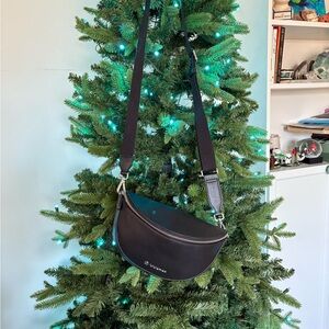 lululemon athletica cactus leather Black Crossbody barrel bag